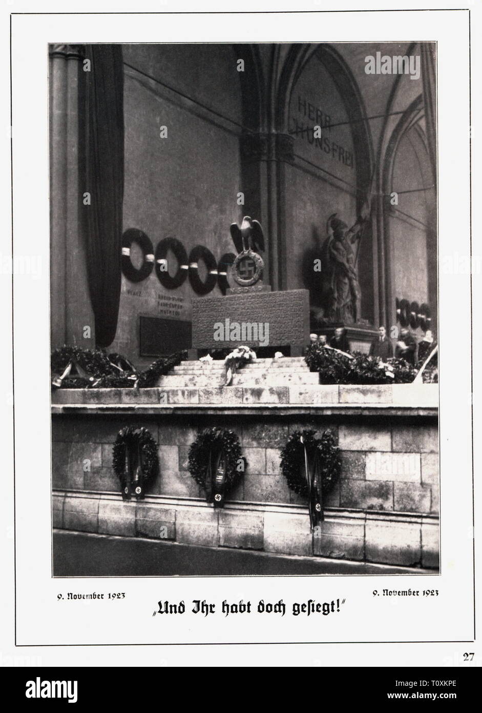 Nazism / National Socialism, propaganda, memorial plaque to commemorate the victims of the Beer Hall Putsch 9.11.1923, Feldherrnhalle (Field Marshals' Hall), Munich, view, 1934, 'March towards the Feldherrnhalle (Field Marshals' Hall)', November, wreath, chaplet, wreaths, chaplets, NS, National Socialism, Nazism, Bavaria, Germany, German Reich, Third Reich, 20th century, 1930s, memorial plaque, commemorative plaque, commemorative plaques, memory, memories, memoria, victim, victims, view, views, historic, historical, Additional-Rights-Clearance-Info-Not-Available Stock Photo
