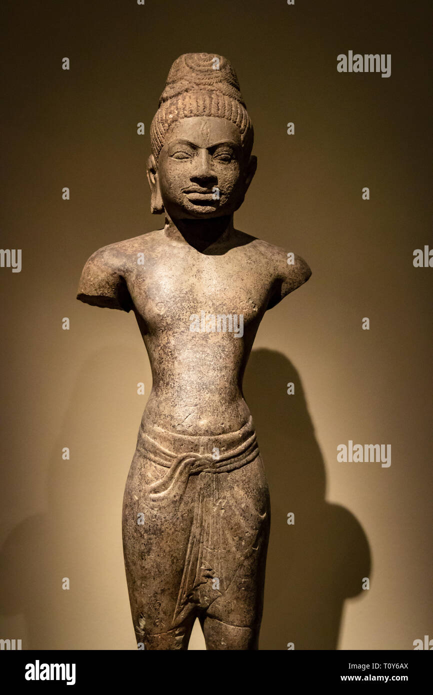 An armless statue of a man on display in the Asian Wing of the Metropolitan Museum of Art in New York City. Stock Photo