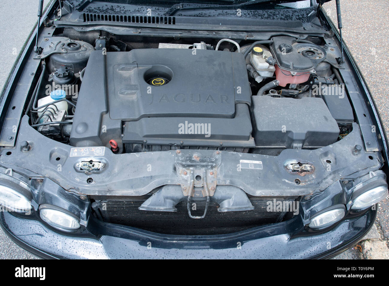 X Type Engine Bay photos of a Jaguar X-Type estate / station wagon car Stock Photo - Alamy