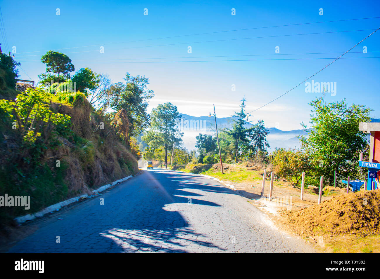 carretera de cajola salida al municipio de sibilia xela Guatemala un lugar hermoso y turístico con grandes miradores al gran valle del gran ciudad que Stock Photo