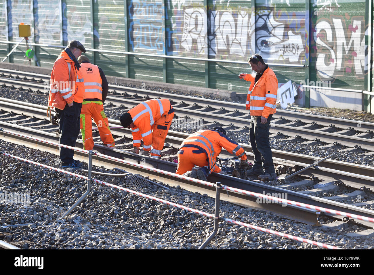 Track workers when removing railway tracks, track work in Gronsdorf