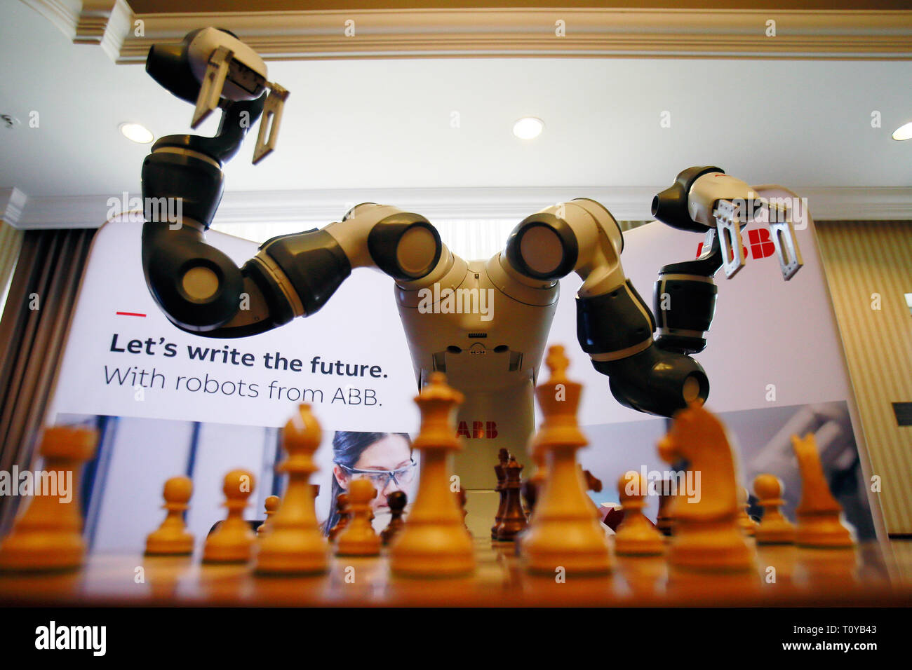 Robot hi-res stock photography and - Alamy