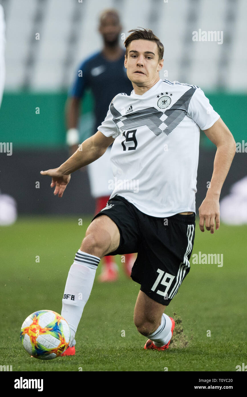 Eat, Deutschland. 22nd Mar, 2019. Florian NEUHAUS (GER) with Ball, Single Action with Ball, Action, Full Figure, Vertical, Soccer Laenderspiel, U21, Friendly Match, Germany (GER) - France (FRA) 2: 2, on 21.03.2019 in Essen/Germany. ¬ | usage worldwide Credit: dpa/Alamy Live News Stock Photo