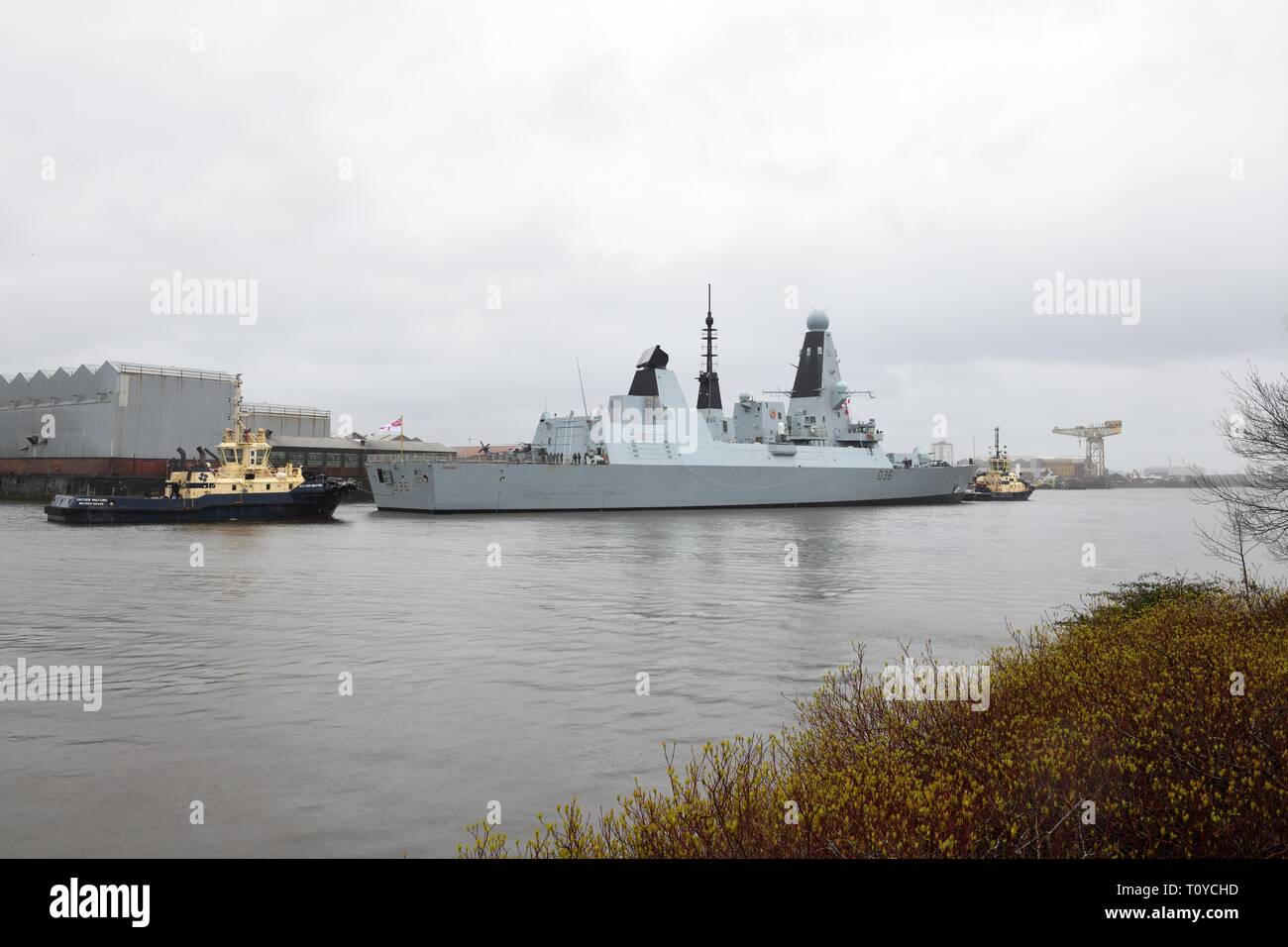 Braehead, Glasgow, UK. 22nd Mar, 2019. UK. Europe. Royal Navy ship HMS Defender returned to the place of its birth ahead of Sundays ticketed event permitting people the chance to go on board for a guided tour. All tickets were snapped up within a few hours to the disappointment of many. Stock Photo