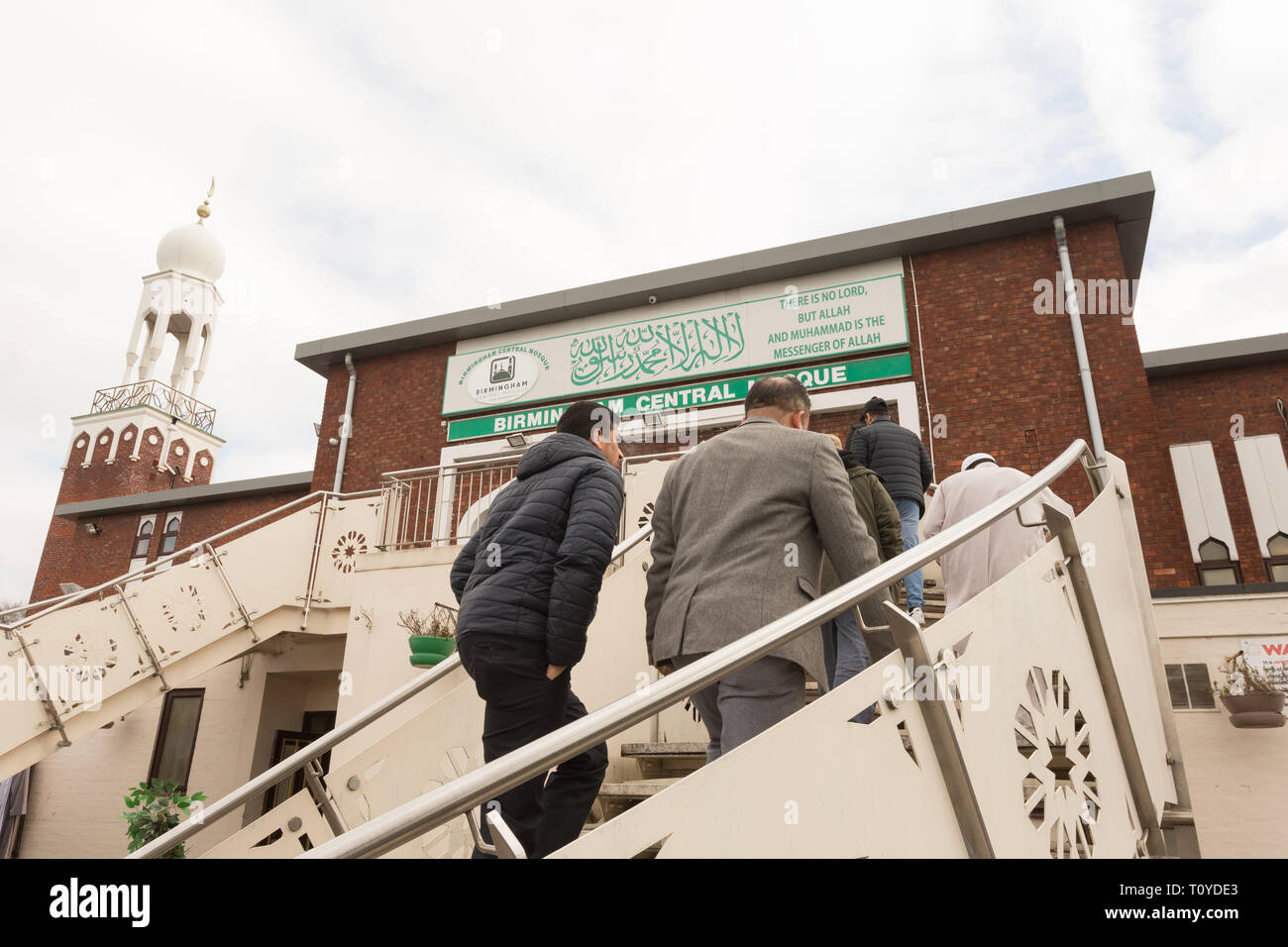 Birmingham, UK. 22nd March, 2019. A week after the New Zealand mosque murders and less than 48 hours after several Birmingham mosques were vandalised, people arrive for Friday prayers at the Birmingham Central Mosque. There is a police presence for reassurance and security. Peter Lopeman/Alamy Live News Stock Photo