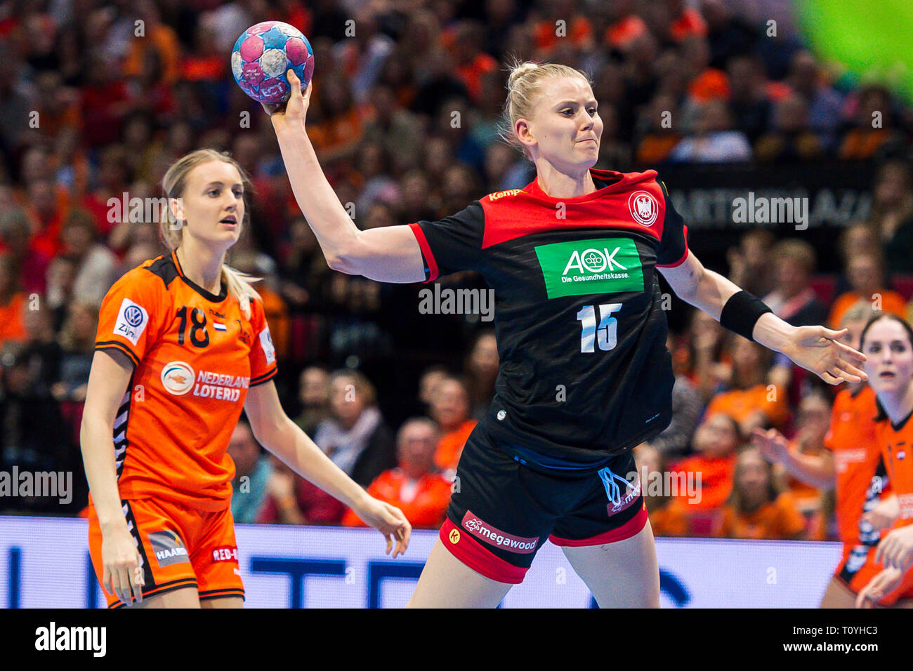 Groningen, Netherlands. 22nd Mar, 2019. Handball, women: International, Netherlands - Germany: Kim Naidzinavicius (r) from Germany in action against Kelly Dulfer from the Netherlands. Credit: Marco Wolf/wolf-sportfoto/dpa/Alamy Live News Stock Photo