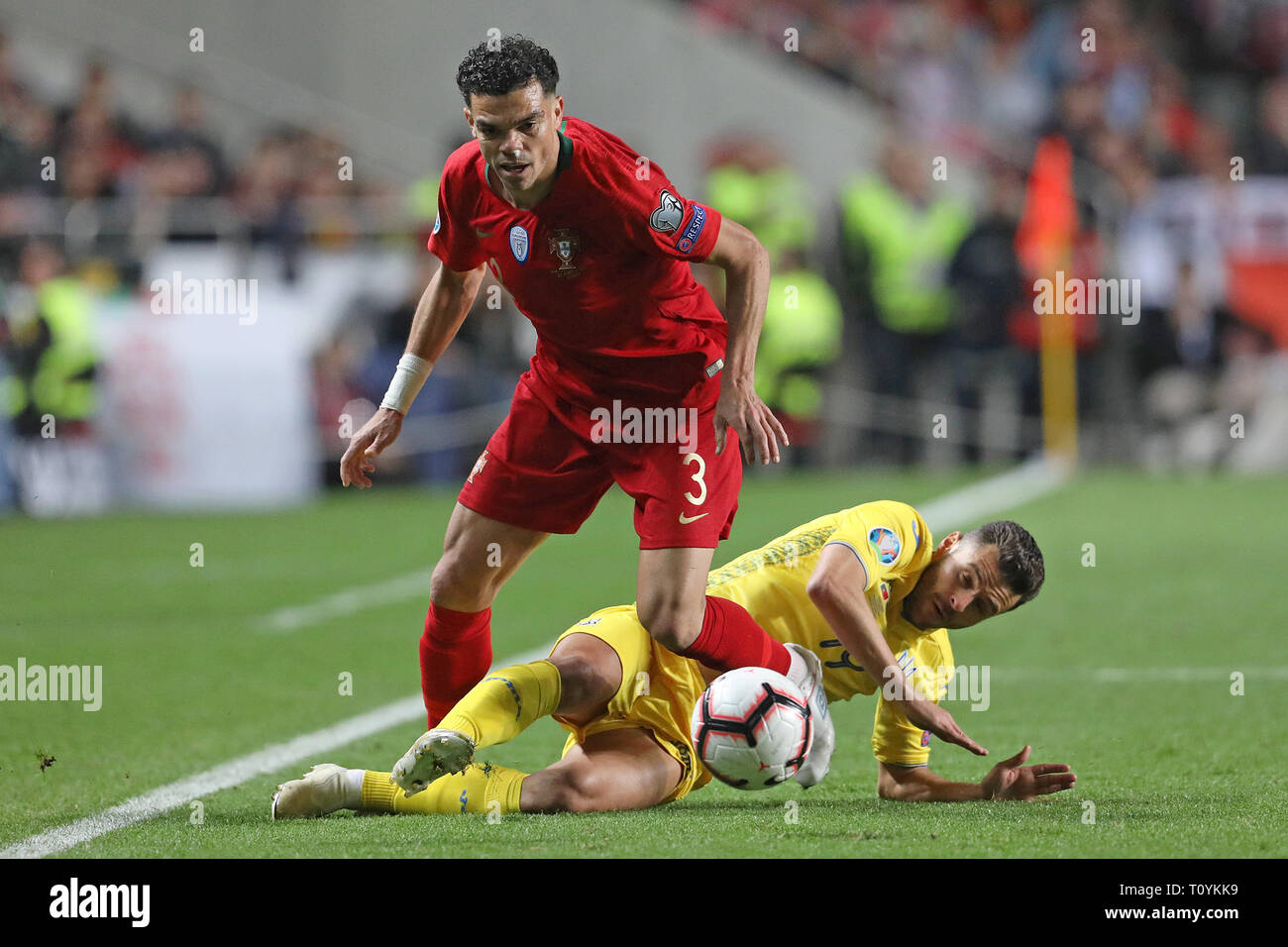 Pepe (Kepler Laveran de Lima Ferreira ComM) of Portugal (L) vies for the ball with Júnior Moraes of Ukraine (R) during the Qualifiers - Group B to Euro 2020 football match between Portugal vs Ukraine. (Final score: Portugal 0 - 0 Ukraine) Stock Photo