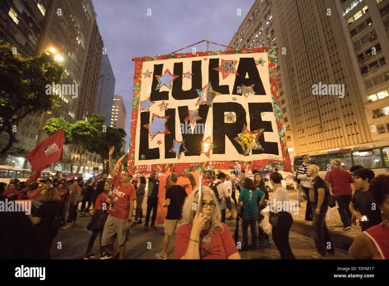 Rio de Janeiro, Brazil. 22nd Mar 2019. Protest against reform of the pension. Population with several unions protested in Candelária, central city, on Friday, (22), against the pension reform imposed by the Bolsonaro government. Credit: Ellan Lustosa/Alamy Live News Stock Photo