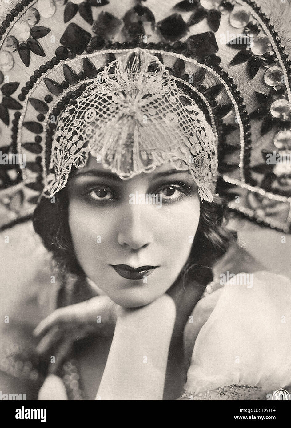 Dolores Del Rio Hi Res Stock Photography And Images Alamy Photographic Portrait Of Dolores Del Rio In The Red Dance 1928 Silent Movie Era T0YTF4