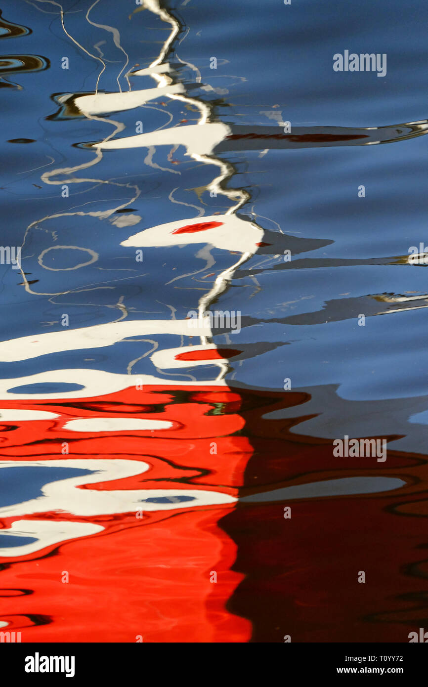 Mirror watery setting hi-res stock photography and images - Alamy