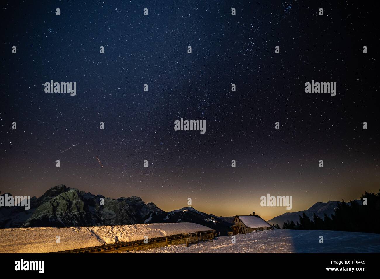Starry sky over lake hi-res stock photography and images - Alamy