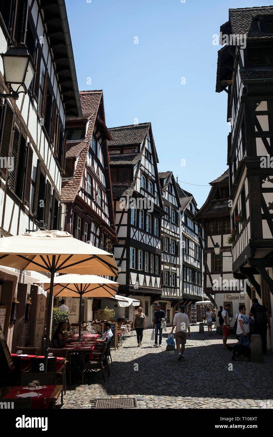 Strasbourg: rue du Bain-aux-Plantes" street in the district of "Petite  France, on the "Grande Ile" island (registered UNESCO World Heritage Site  Stock Photo - Alamy