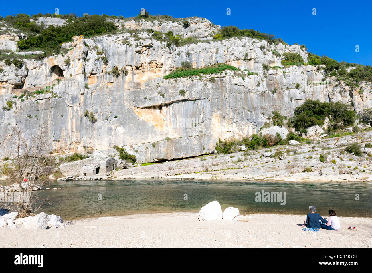 Sanilhac-Sagries (south-eastern France): site of La Baume and Saint-Veredeme in the Gardon gorges, with a cave and troglodytic dwellings in the cliff. Stock Photo