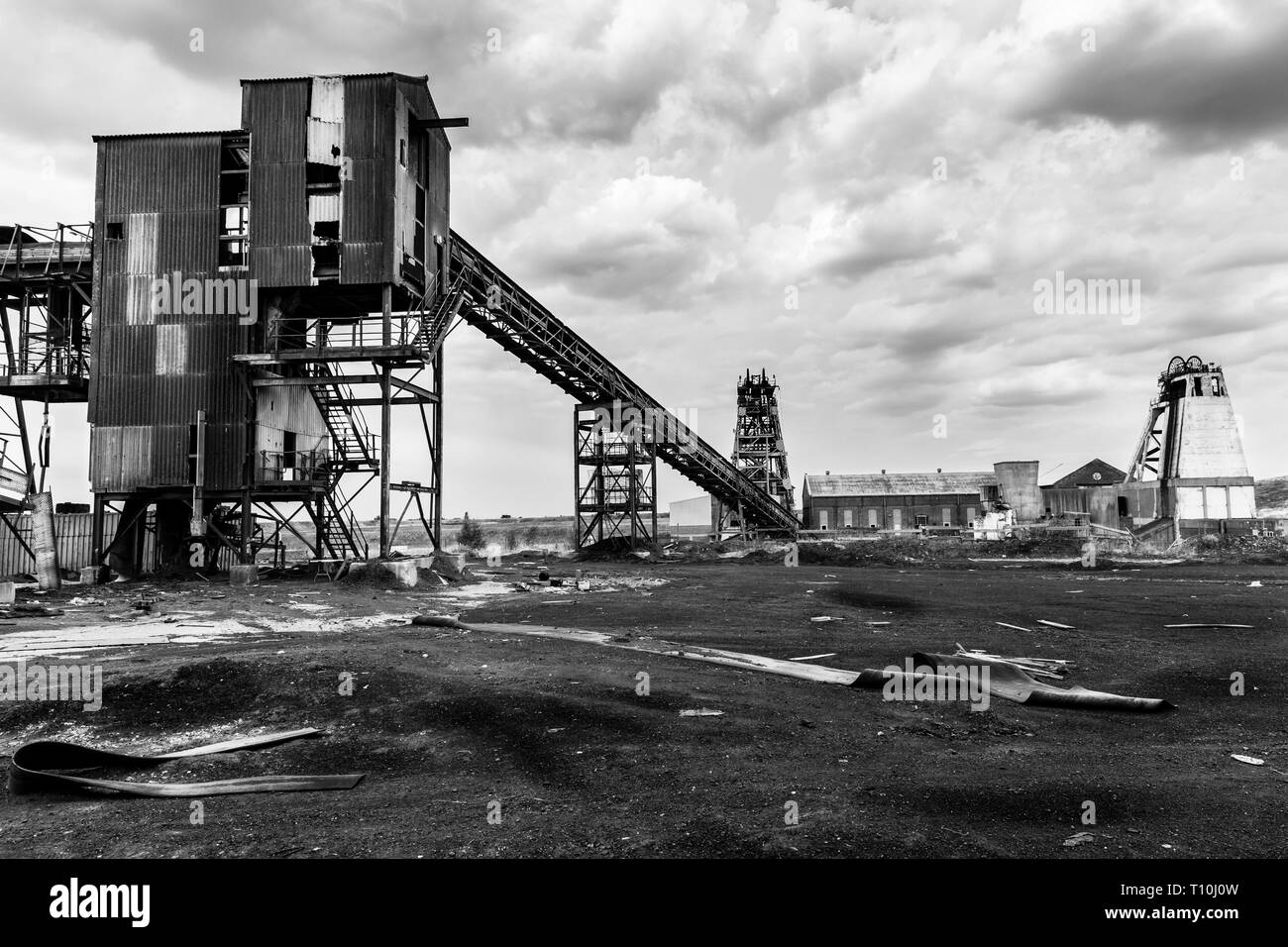 Colliery coal screens. and Conveyor belts Stock Photo - Alamy