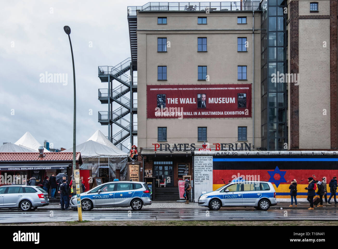 Berlin-Friedrichshain. The Wall Berlin Museum, Pirates Berlin Bar & Currywurst stall. Street view Stock Photo