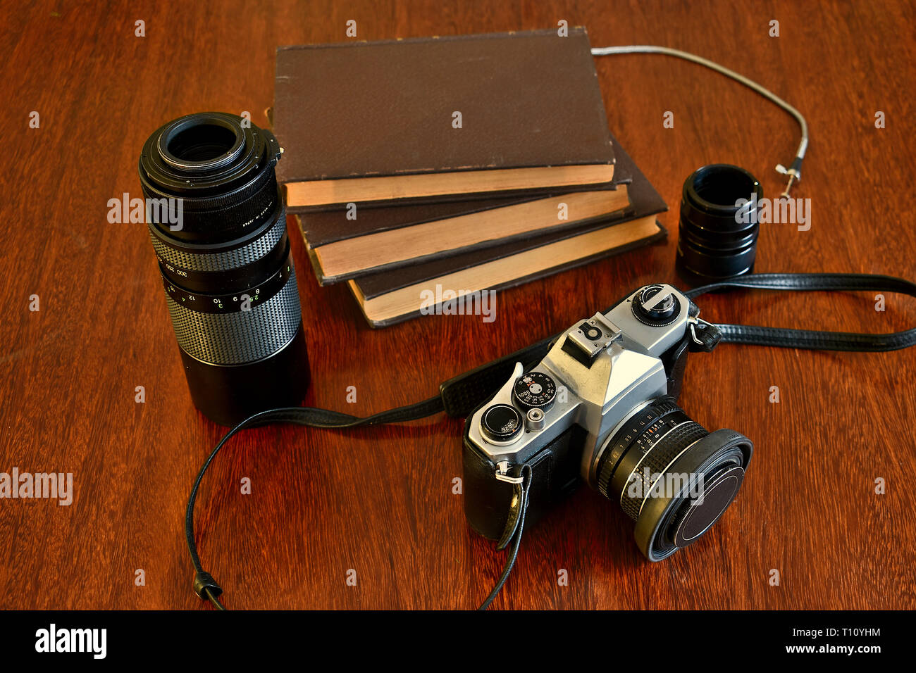 Old wooden camera hi-res stock photography and images - Page 18 - Alamy