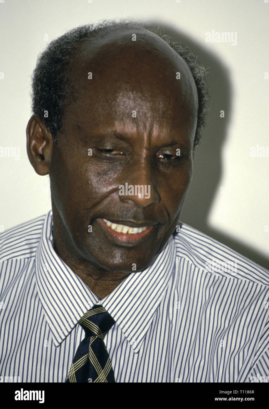 27th October 1993 General Mohamed Farah Aidid giving an impromptu press conference to the international media in Mogadishu, Somalia. Stock Photo