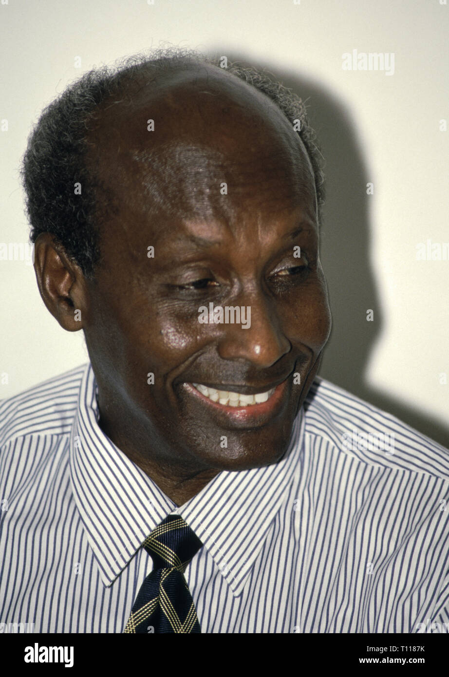 27th October 1993 General Mohamed Farah Aidid giving an impromptu press conference to the international media in Mogadishu, Somalia. Stock Photo