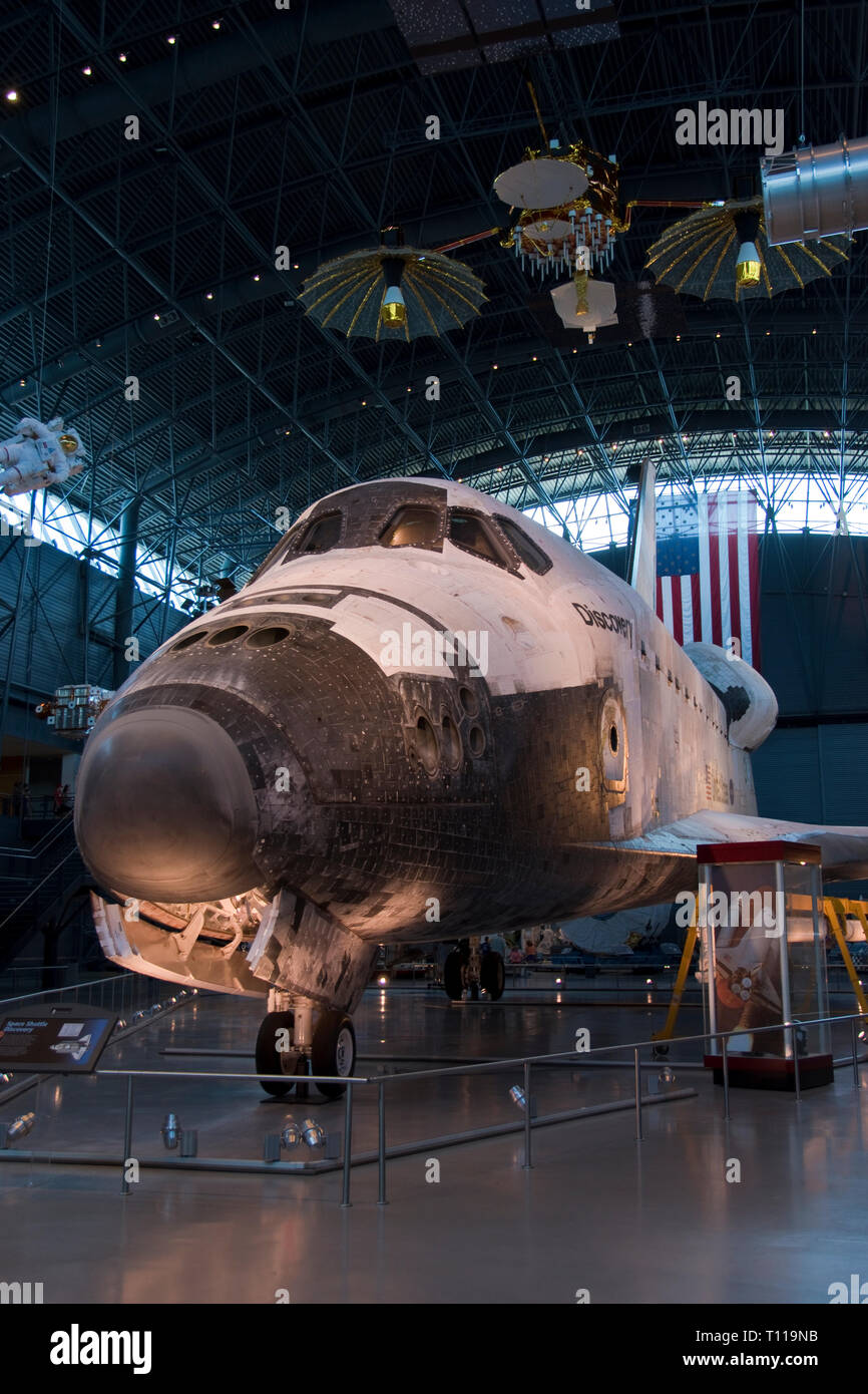 Space Shuttle Discovery in James S. McDonnell Space Hangar of the Steven F.  Udvar-Hazy Center, the Smithsonian Nat. Air and Space Museum's annex Stock  Photo - Alamy
