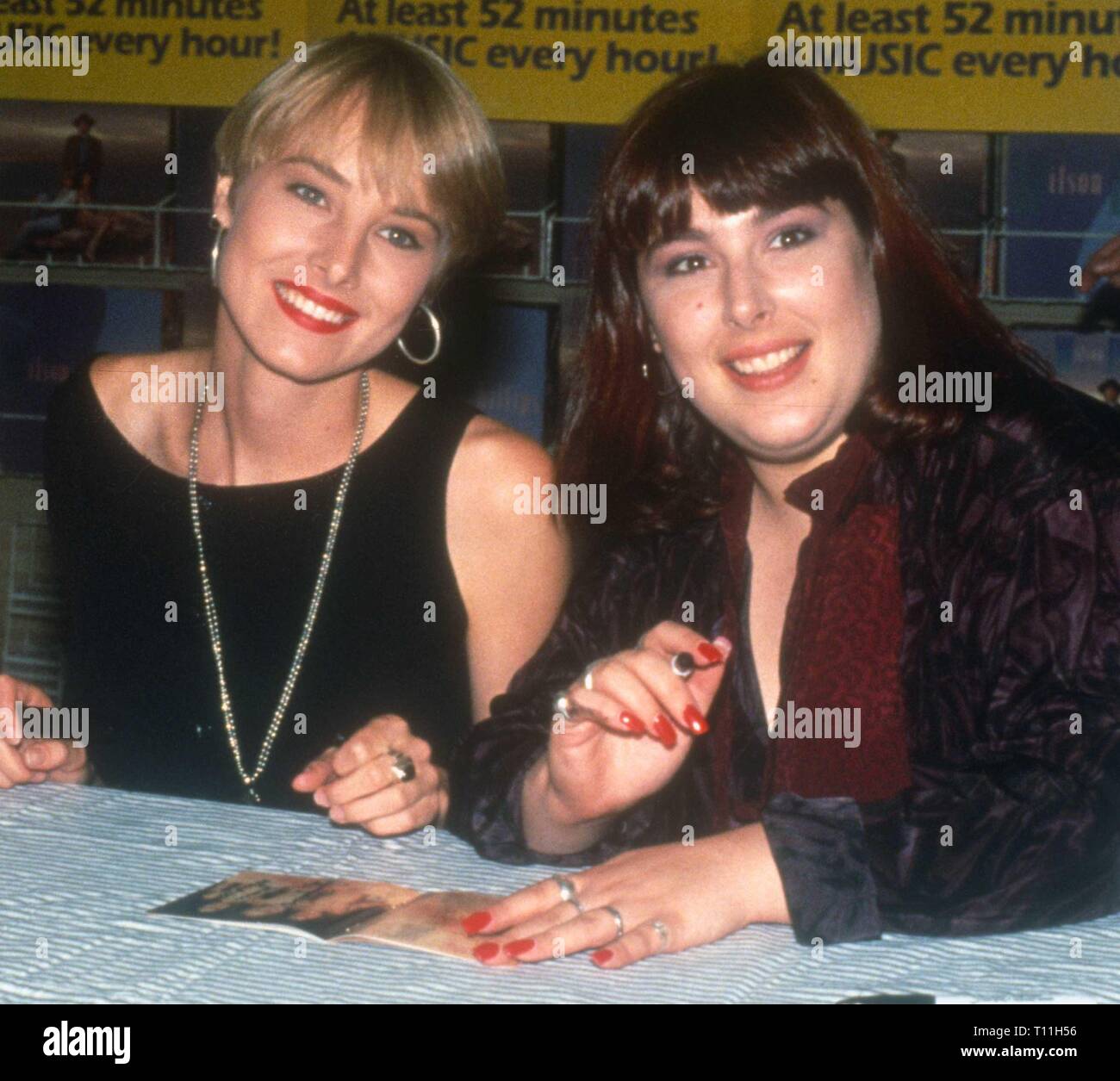 Chynna Phillips Carnie Wilson 1990 Wilson Phillips Photo By John Barrett Photolink Stock Photo Alamy
