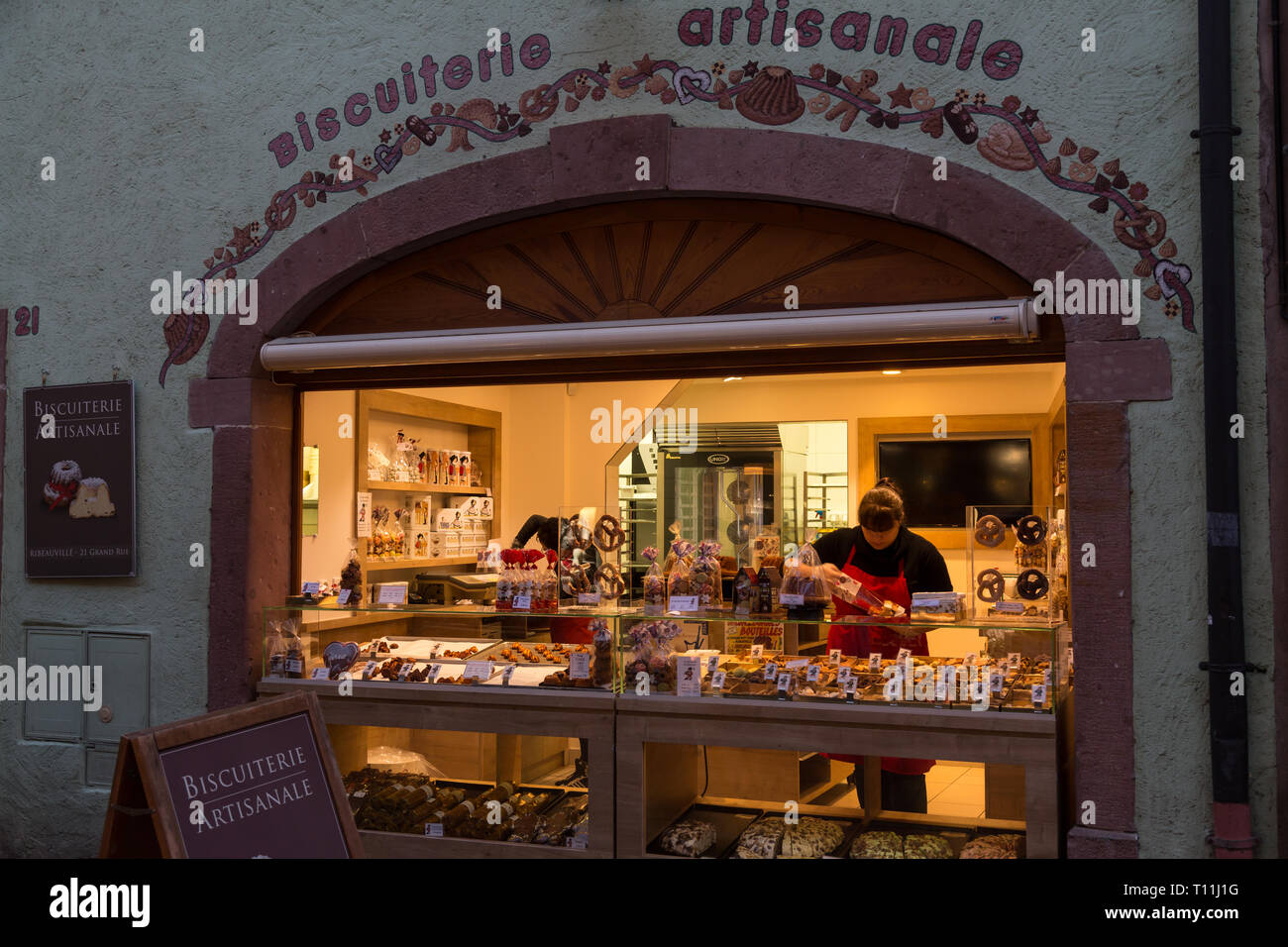 29.10.2014, Ribeauville, Grand Est, France - Pastry shop (biscuiterie) in Alsace. Ribeauville is a charming place on the wine road in the Vosges mount Stock Photo
