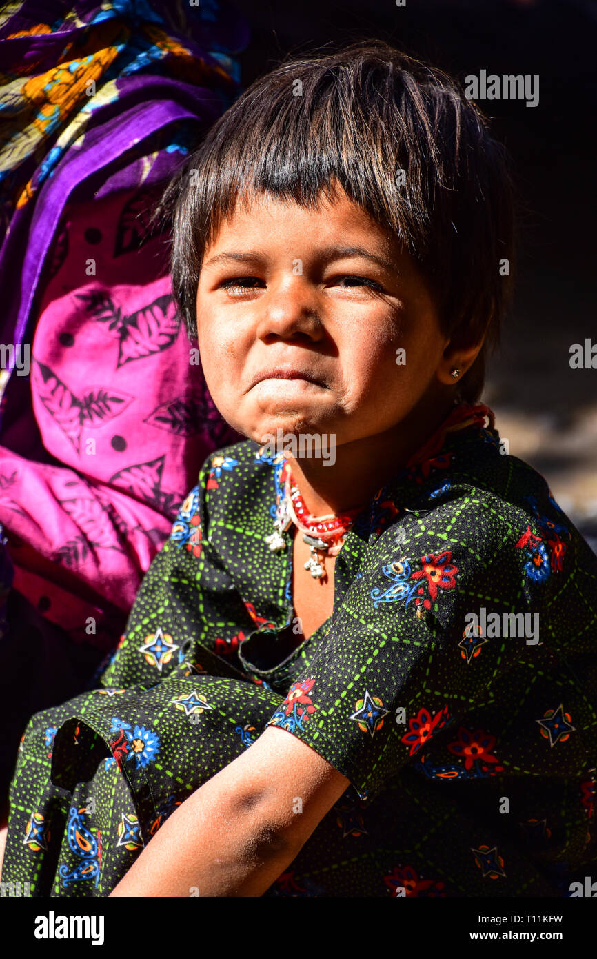 Indian street girl hi-res stock photography and images - Alamy