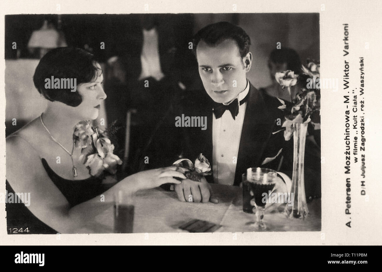 Promotional photography of Agnes Petersen and Victor Varconi in Kult Ciala (1930) - Silent movie era Stock Photo