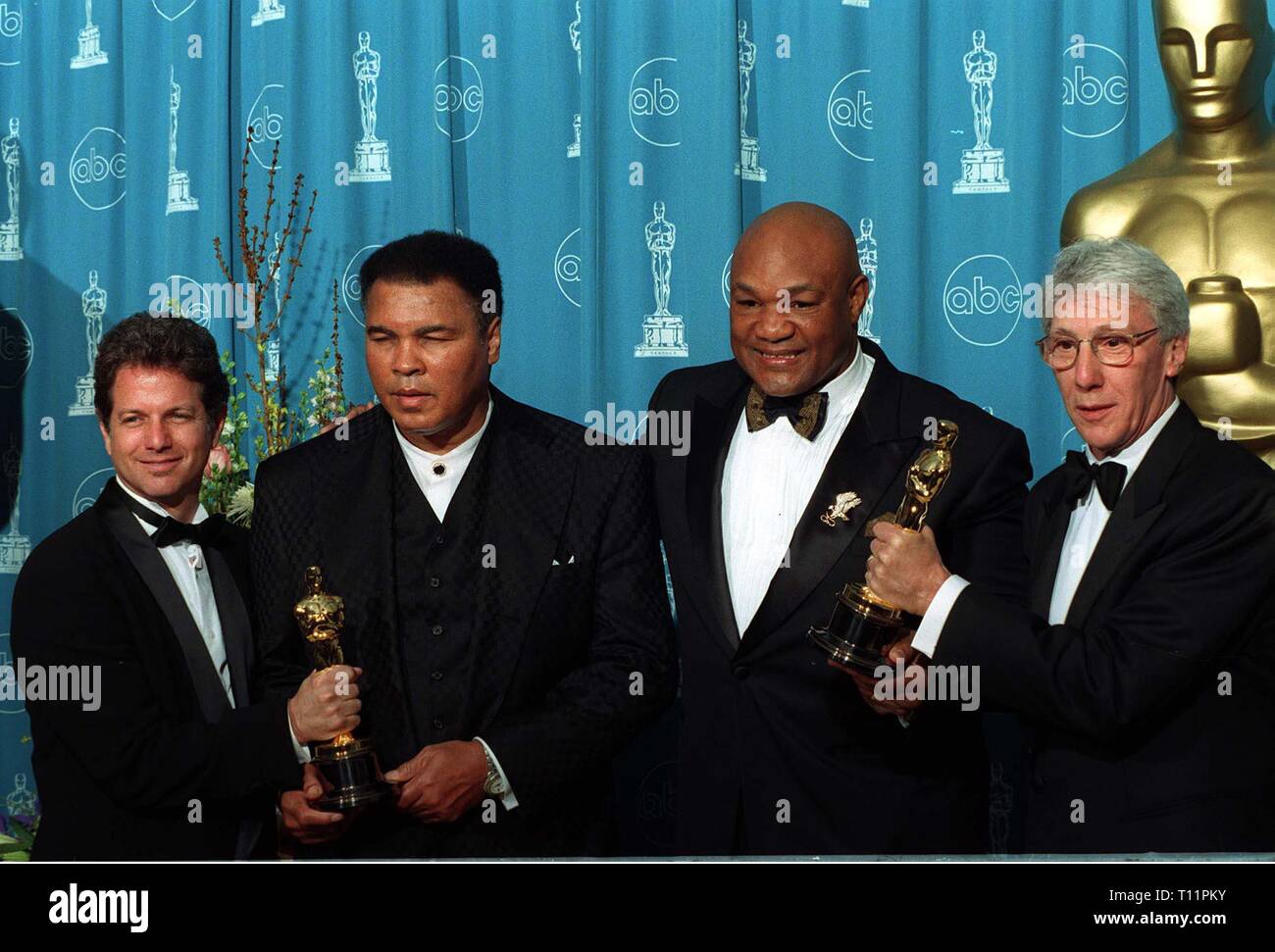 LOS ANGELES, CA. March 25, 1997: Muhammad Ali (Left) & George Foreman with  the makers of the documentary "When They Were Kings," at the Academy  Awards. Pix: Paul Smith Stock Photo - Alamy