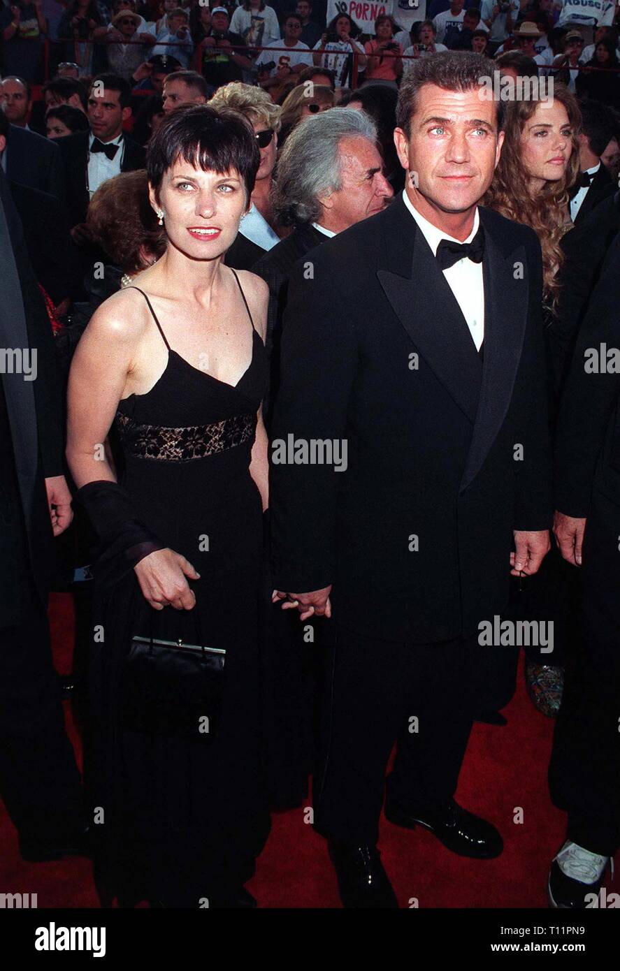 LOS ANGELES, CA. March 25, 1997: Mel Gibson & wife Robyn Gibson at the Academy Awards. Pix: Paul Smith Stock Photo