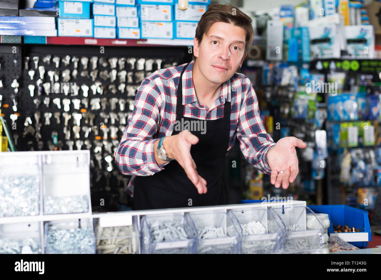 screw hardware store