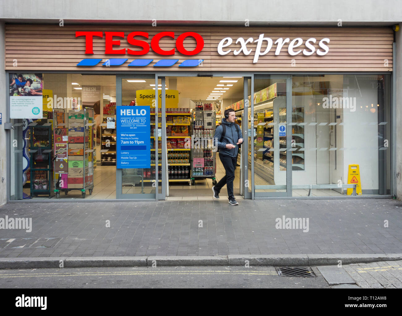 Tesco Express storefront, Great Suffolk Street, London, SE1, UK Stock Photo Alamy