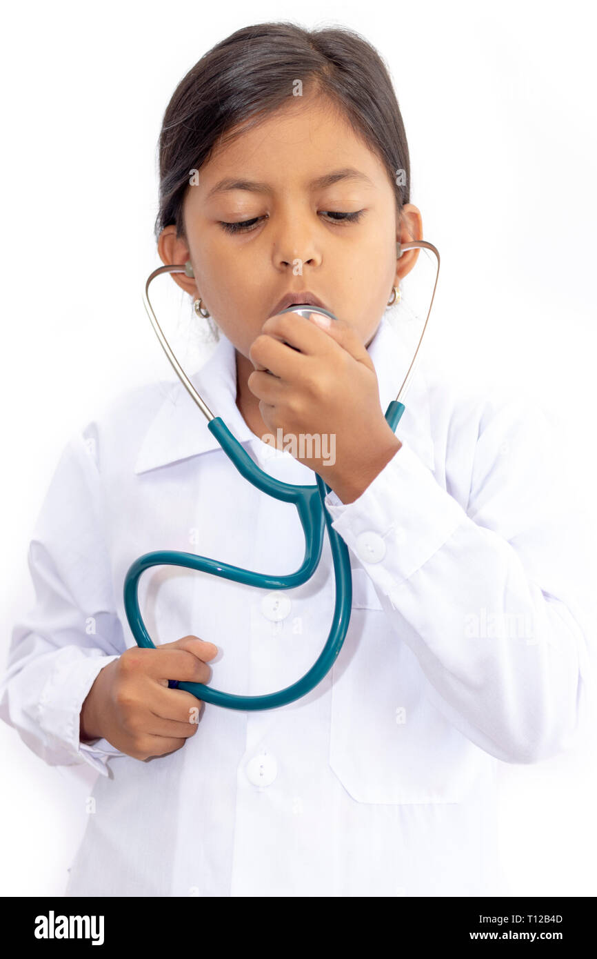 Pédiatre examine enfant avec stethoscope Stock Photo
