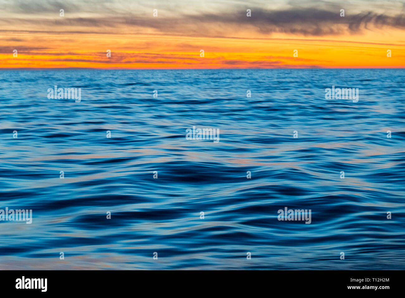Blue ocean sunset hi-res stock photography and images - Alamy