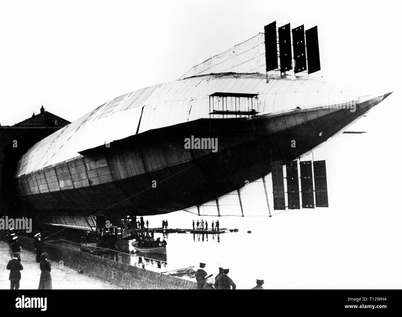 Vickers HMA No 1 Airship at Barrow in Furness in 1911 Stock Photo - Alamy