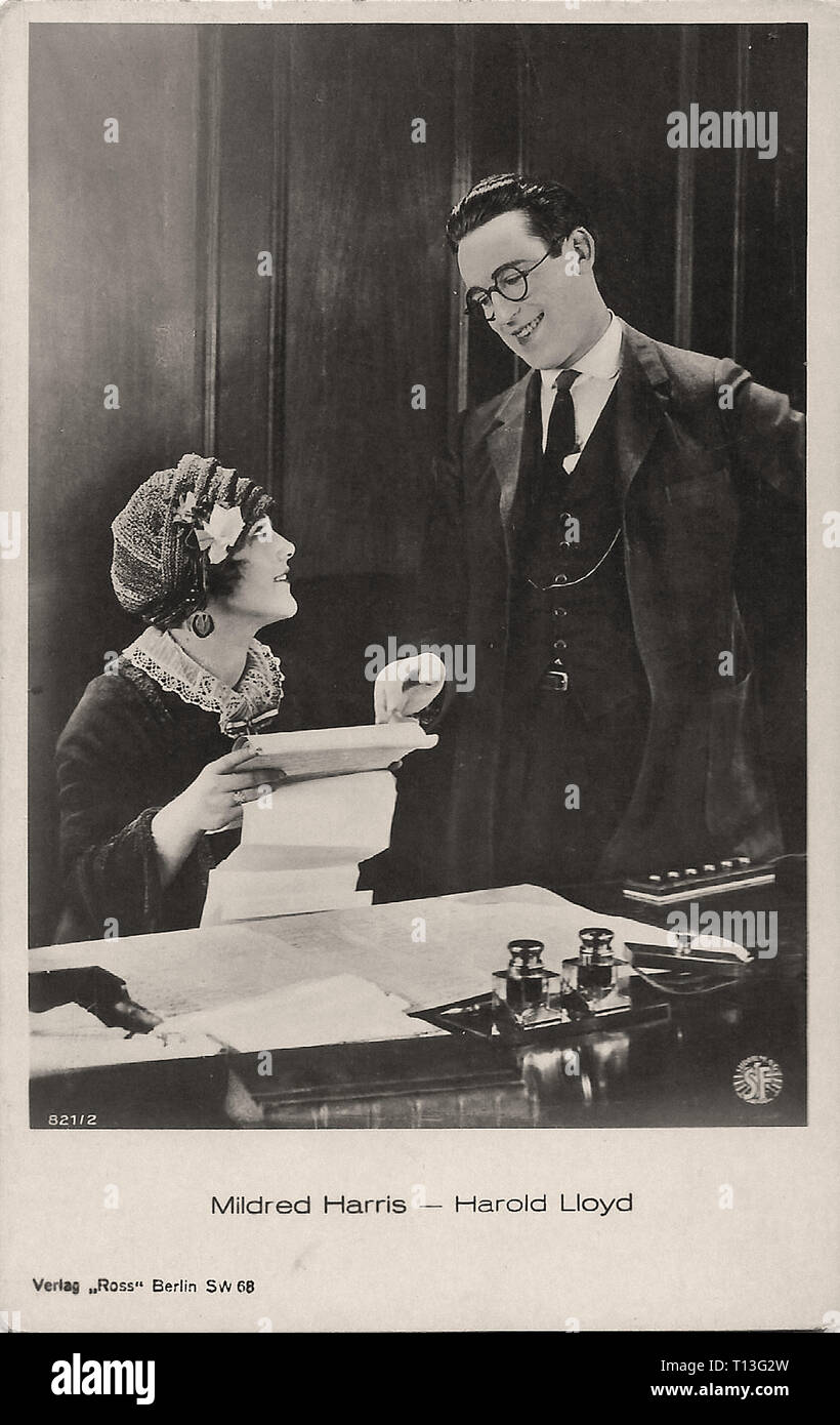 Promotional photography of Harold Lloyd and Mildred Davis in Safety