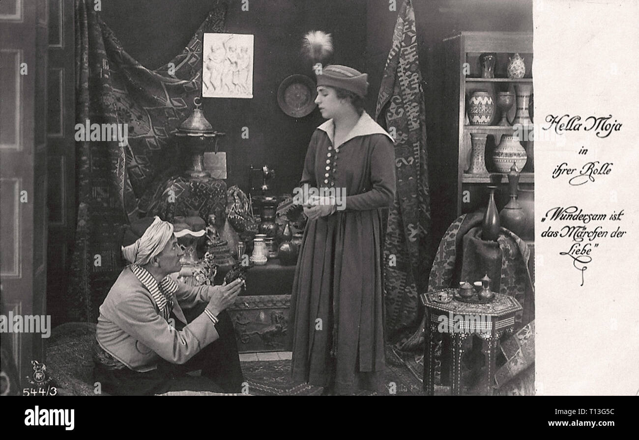 Promotional photography of Hella Moja in Wundersam Ist Das Märchen Der Liebe - Silent movie era Stock Photo