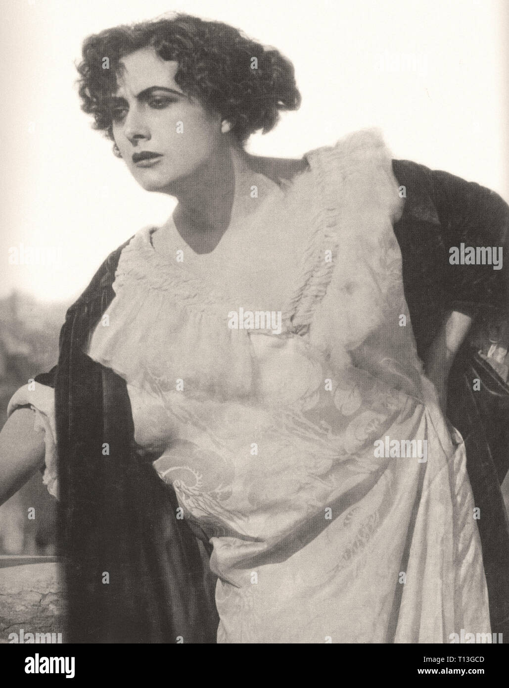 Promotional photography of Italian Silent Film Diva - Francesca Bertini in Assunta Spina  1915 - Silent movie era Stock Photo