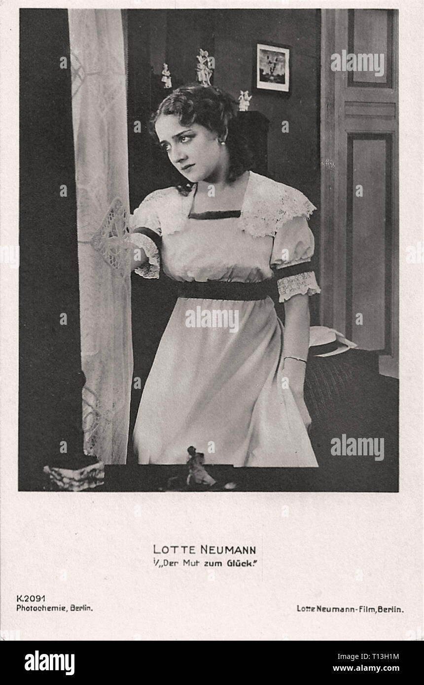 Promotional Photography Of Lotte Neumann In Der Mut Zum Glucck Silent Movie Era Stock Photo Alamy