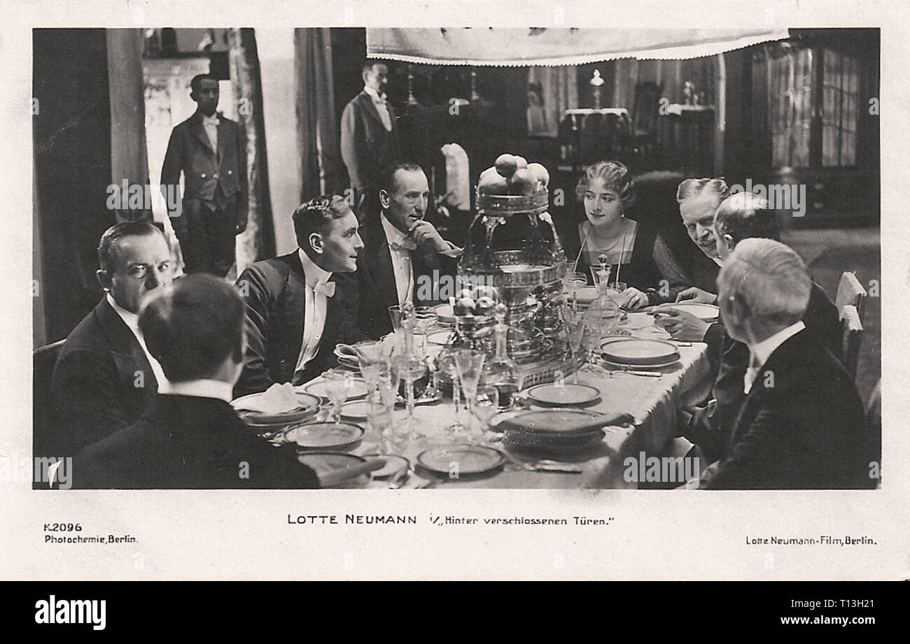 Promotional photography of Lotte Neumann in Hinter Verschlossenen Tücren - Silent movie era Stock Photo