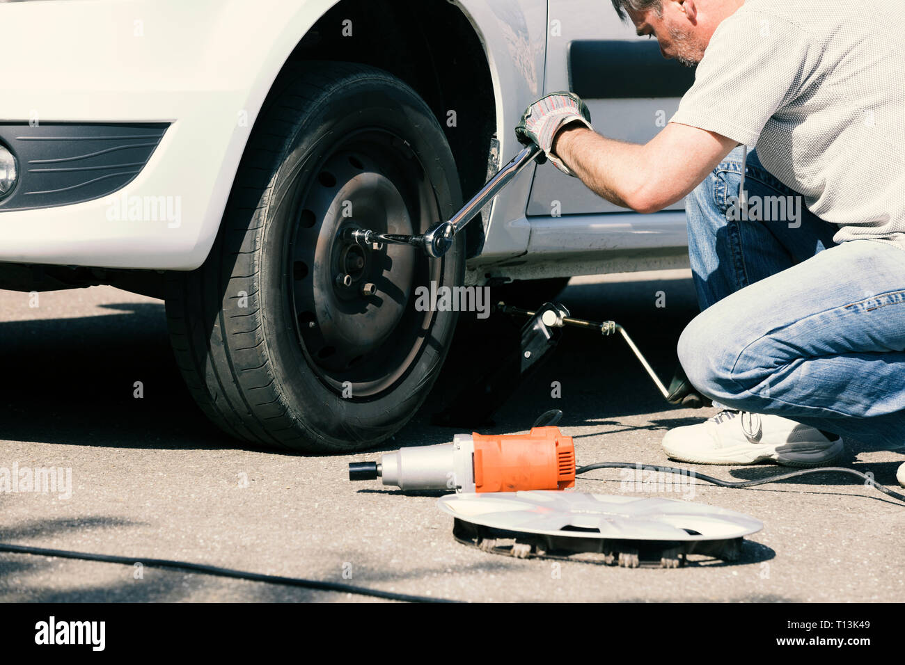 Man changing car tire Stock Photo Alamy