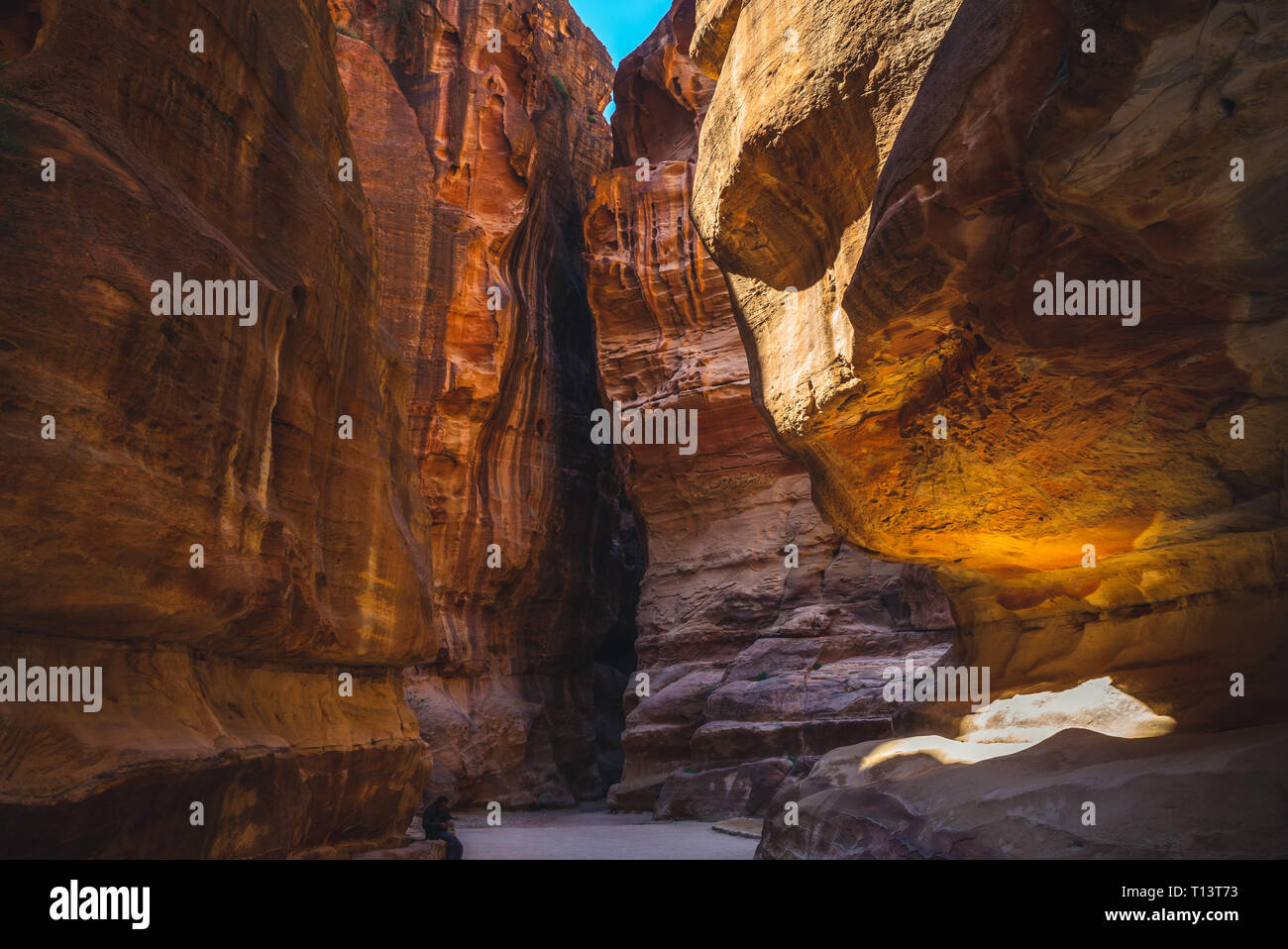 Th Siq, main entrance to Petra in Jordan Stock Photo