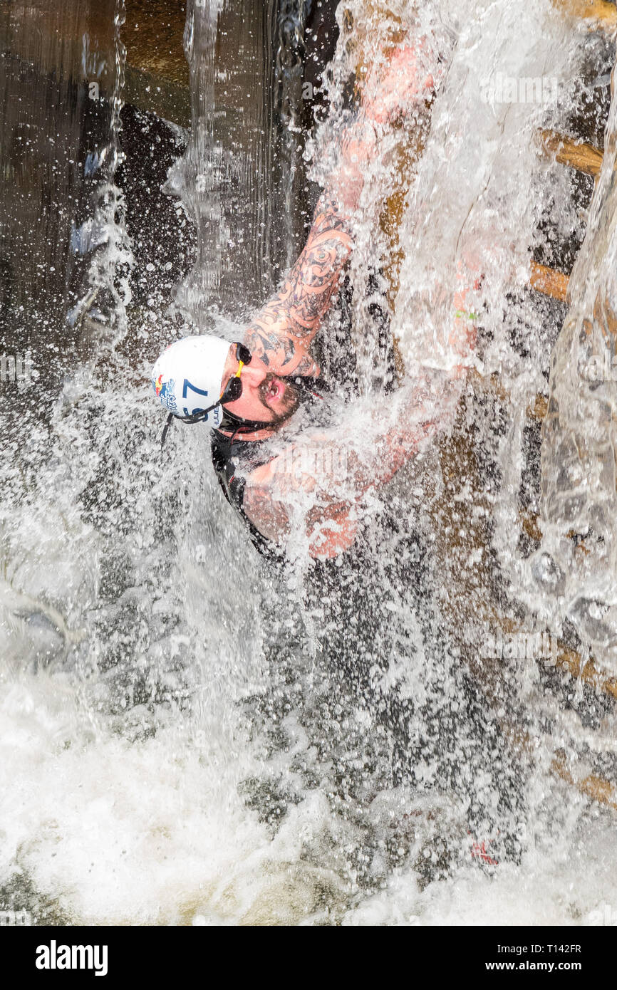 Maryhill, Glasgow, Scotland, UK. 23rd Mar, 2019. UK weather a determined competitor braving 8