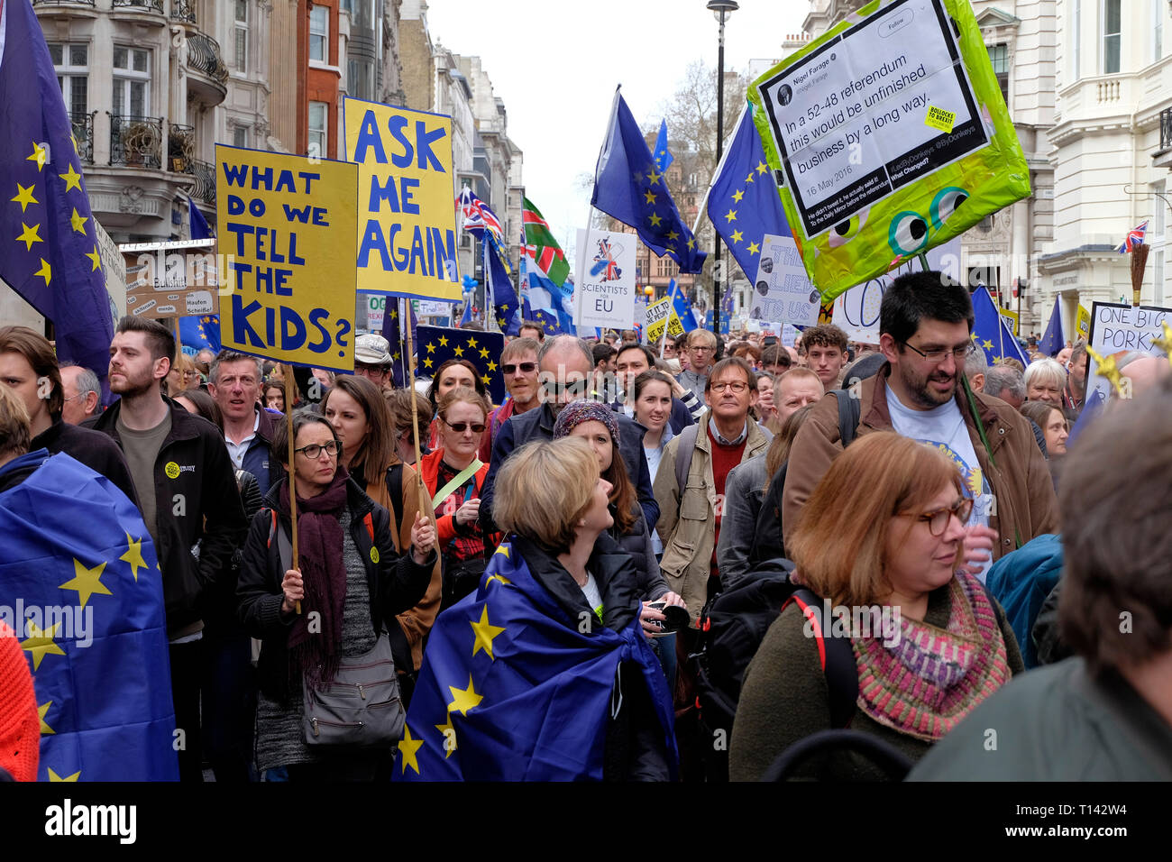 London, UK. 23 March, 2019. ‘Put It To The People March’, organised by the People’s Vote Campaign and run by British pro-European campaign group Open Britain, takes place in central London, starting at Park Lane via Piccadilly to Parliament Square and attracting demonstrators from across the country who want a new Brexit referendum. Credit: Malcolm Park/Alamy Live News. Stock Photo