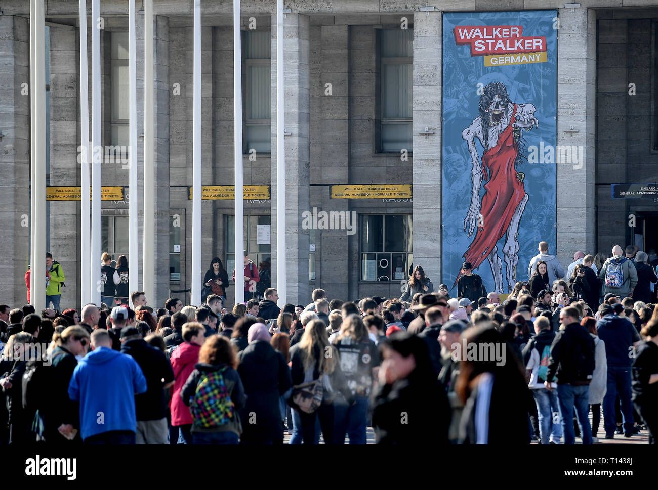 Berlin, Germany. 23rd Mar, 2019. Crowd at the 'Walker Stalker Con' fair. At the meeting for fans of the series 'Game of Thrones' and 'The Walking Dead' fans can meet their idols. Credit: Britta Pedersen/dpa-Zentralbild/dpa/Alamy Live News Stock Photo