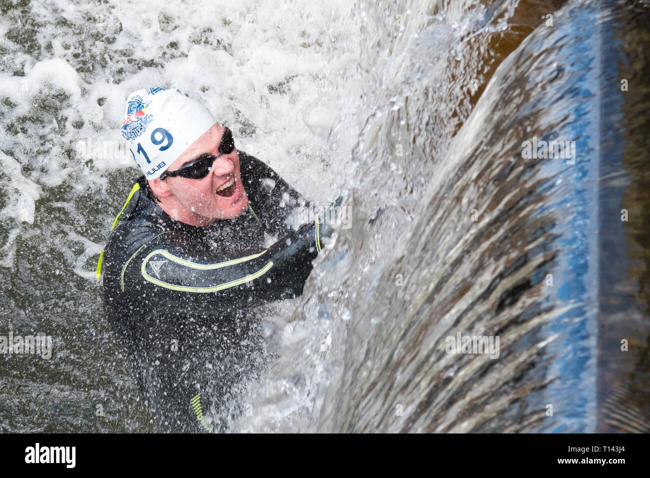Maryhill, Glasgow, Scotland, UK. 23rd Mar, 2019. UK weather a determined competitor braving 8