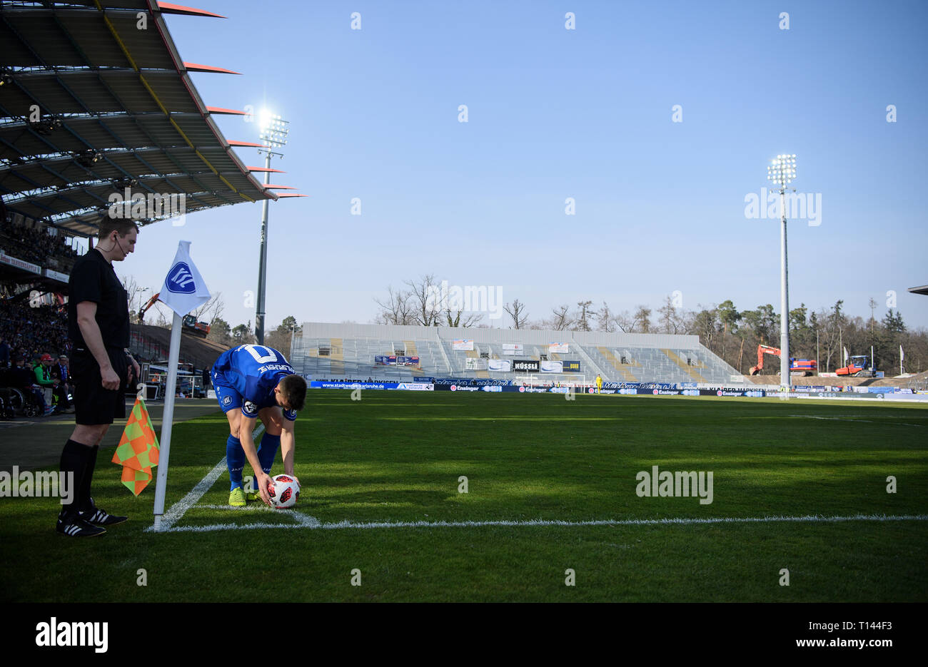 Karlsruhe, Germany. 23rd March, 2019.View of the fan curve and the provisional tribunes. Rebuilding Wildparkstadion. Marvin Wanitzek (KSC) puts the ball down for the ball. Feature, ornamental image, background, wallpaper. GES / Soccer / 3rd league: Karlsruher SC - FC Hansa Rostock, 23.03.2019 - Football / Soccer 3rd Division: Karlsruher SC vs Hansa Rostock, Karlsruhe, Mar 23, 2019 - | usage worldwide Credit: dpa picture alliance/Alamy Live News Stock Photo