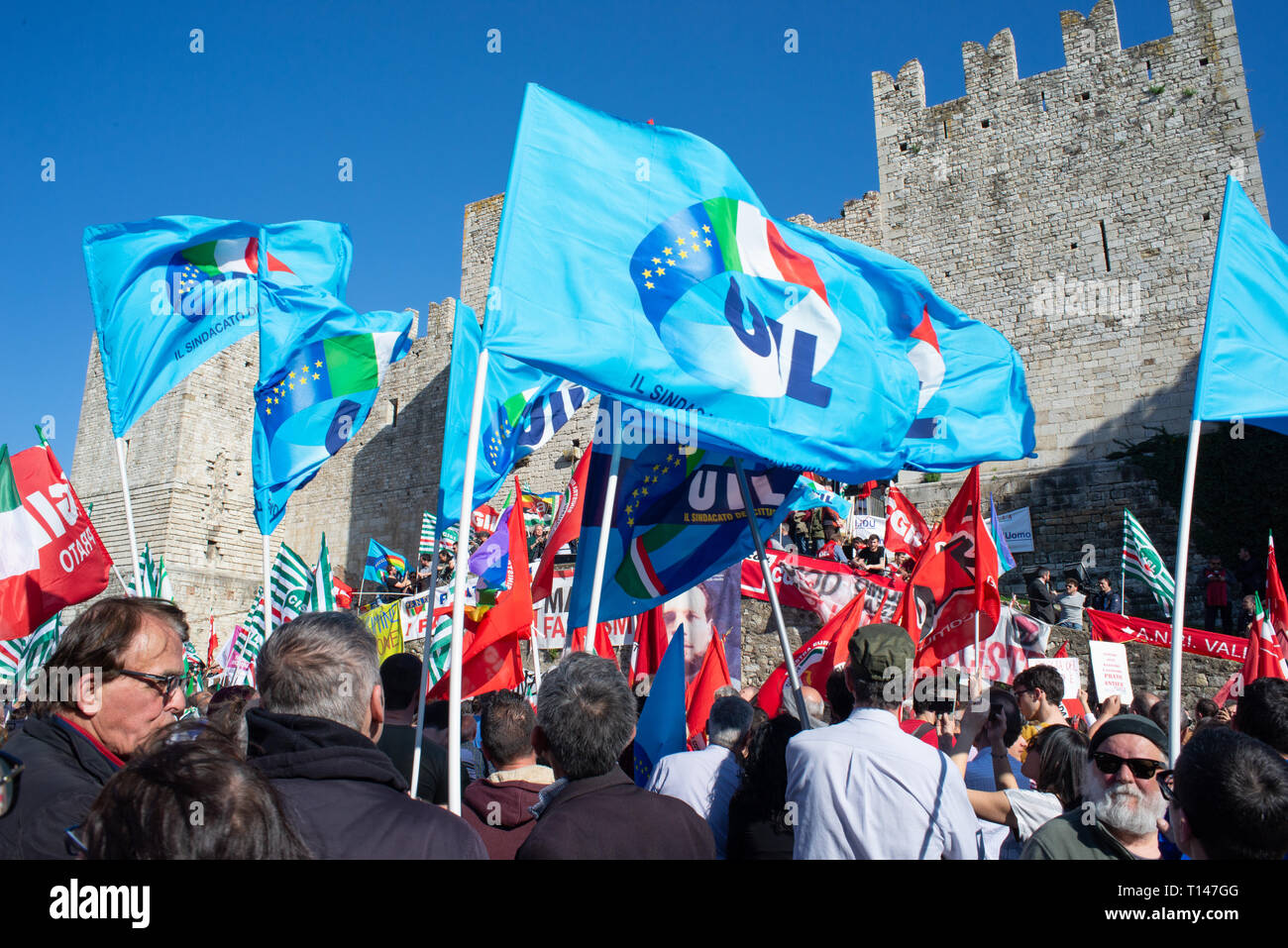 Prato, Italy. 23 March, 2019. Crowd at the anti-fascist counter-demonstration of the Italian left forces against the demonstration organized by Forza Nuova in Prato, Italy. Credit: Mario Carovani/Alamy Live News Stock Photo