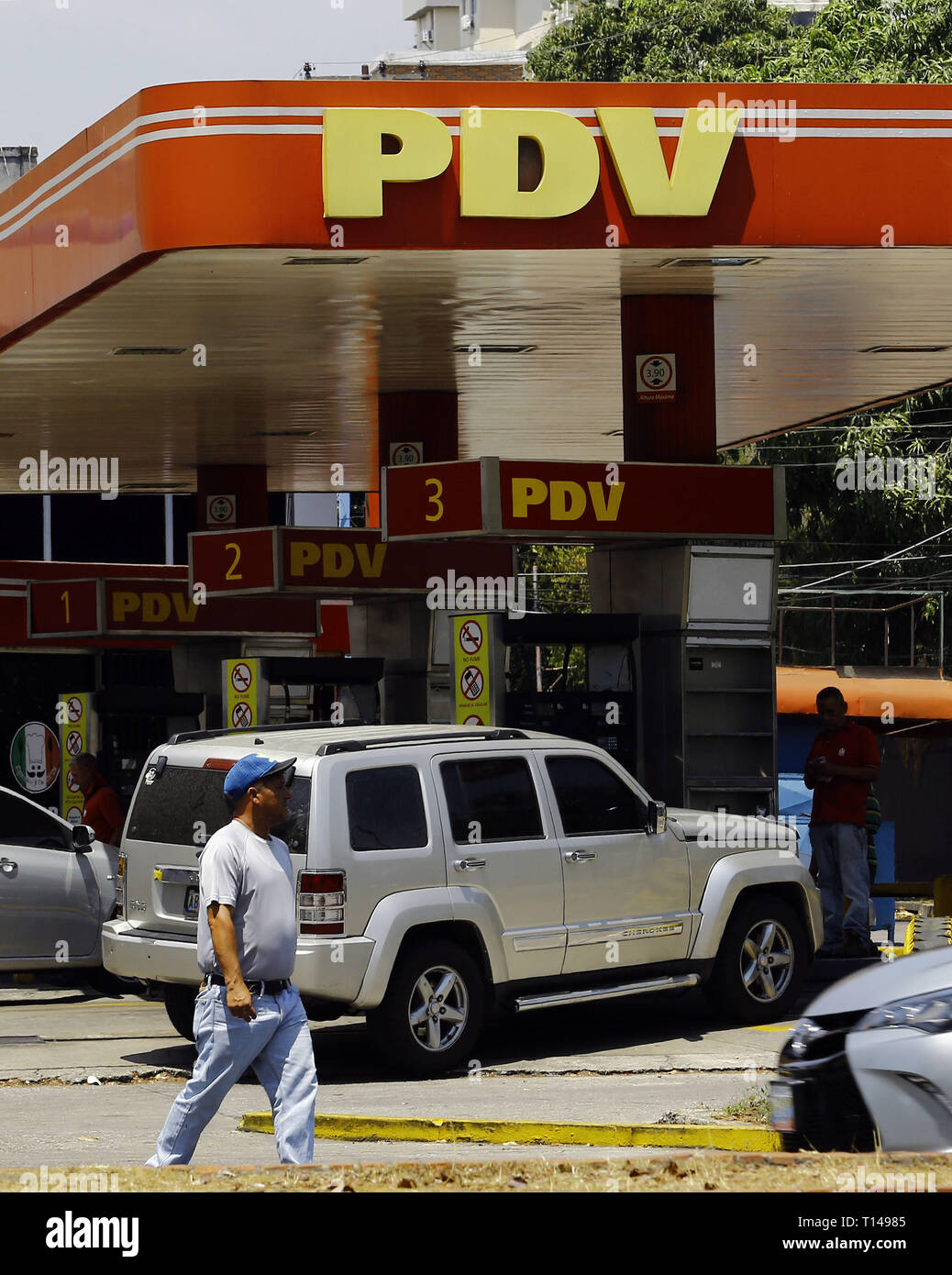 Valencia, Carabobo, Venezuela. 23rd Mar, 2019. March 23, 2019. Service station of Petroleos de Venezuela, PDVSA, official company of the oil industry of Venezuela, recently sanctioned by the government of the United States as a measure of pressure against the regime of Nicolas Maduro. Photo: Juan Carlos Hernandez. Credit: Juan Carlos Hernandez/ZUMA Wire/Alamy Live News Stock Photo