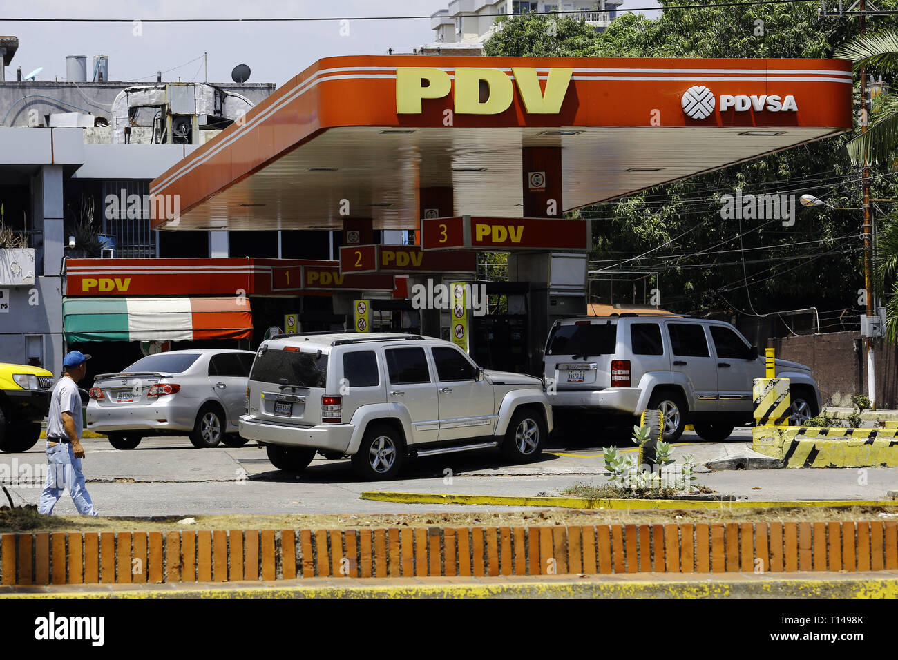 Valencia, Carabobo, Venezuela. 23rd Mar, 2019. March 23, 2019. Service station of Petroleos de Venezuela, PDVSA, official company of the oil industry of Venezuela, recently sanctioned by the government of the United States as a measure of pressure against the regime of Nicolas Maduro. Photo: Juan Carlos Hernandez. Credit: Juan Carlos Hernandez/ZUMA Wire/Alamy Live News Stock Photo