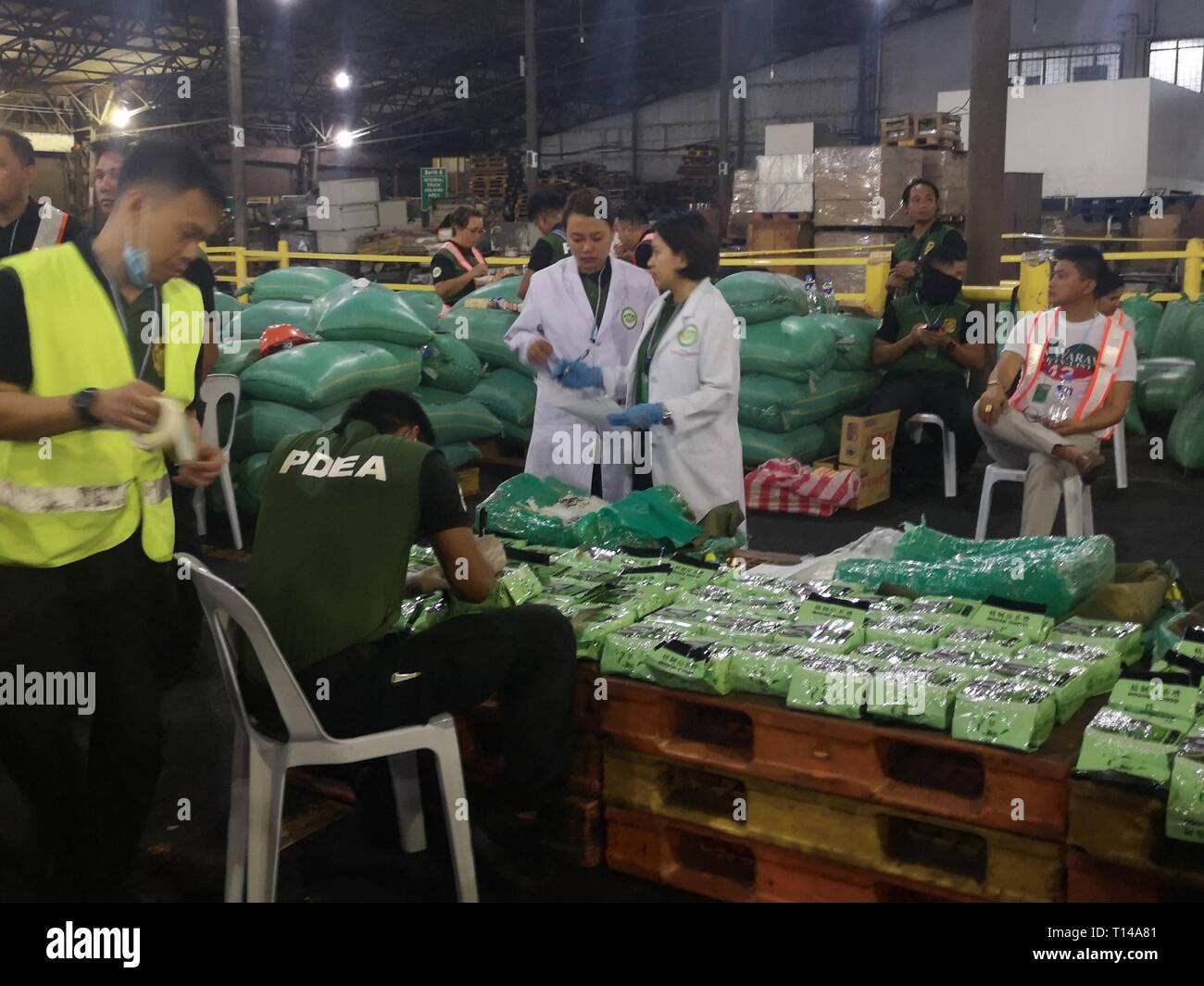 Trechter webspin cache Observatie Manila, Philippines. 22nd Mar, 2019. Philippine Drug Enforcement Agency  (PDEA) together with Bureau of Customs had seized 276 kilograms of shabu or  methamphetamine at Manila International Container Port. The container came  from